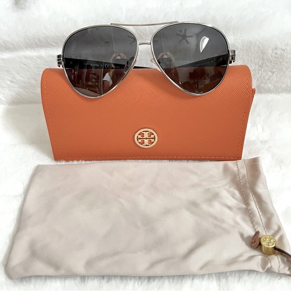 Tory Burch Accessories - NEW FLAWED Tory Burch Pilot / Aviator  Polarized Sunglasses -- Silver / Black